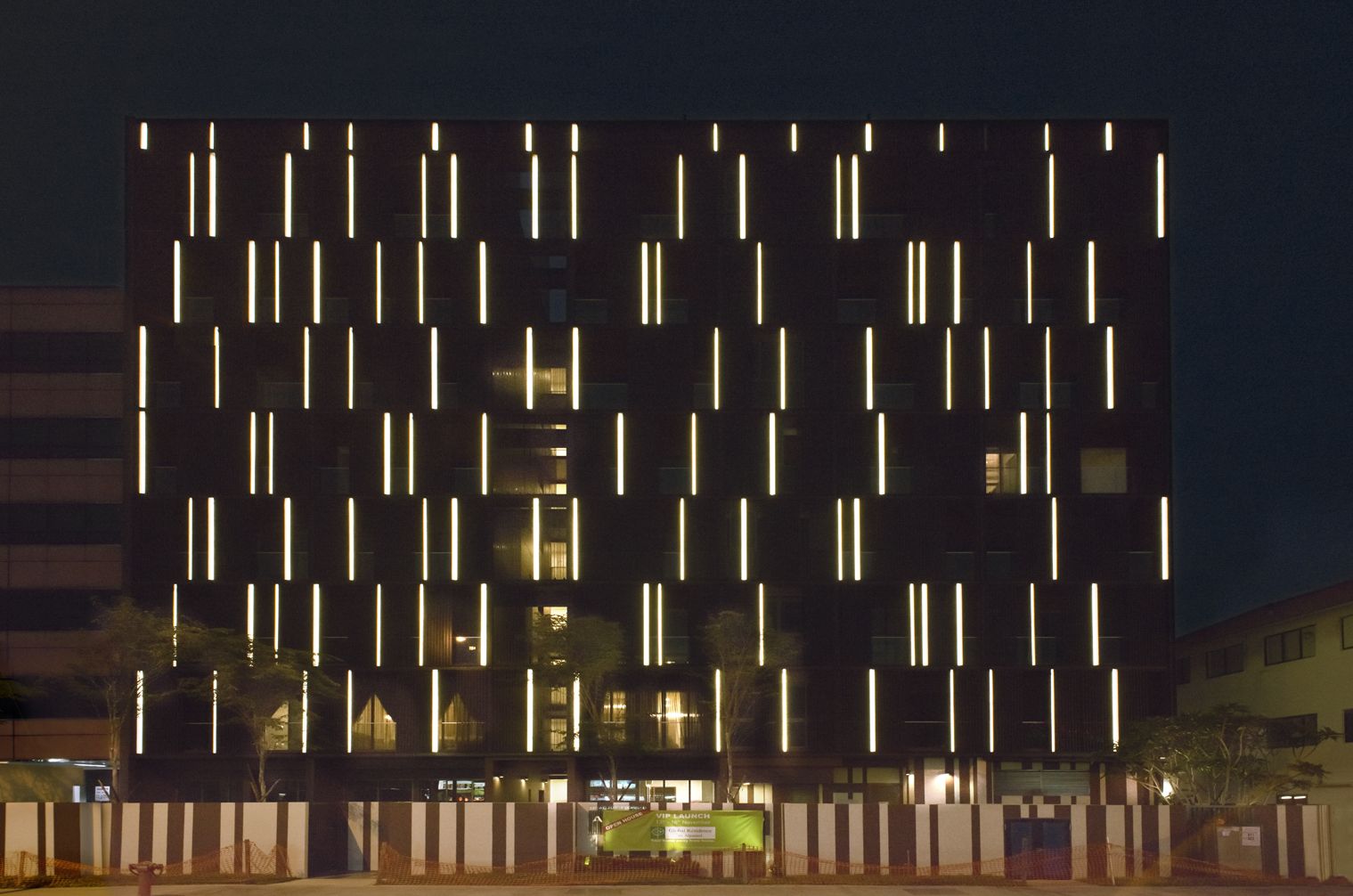 đèn mặt dựng linear Light